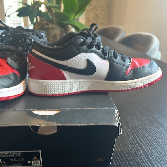 Air Jordan 1 low boys size 4 worn once - Picture 3 of 5